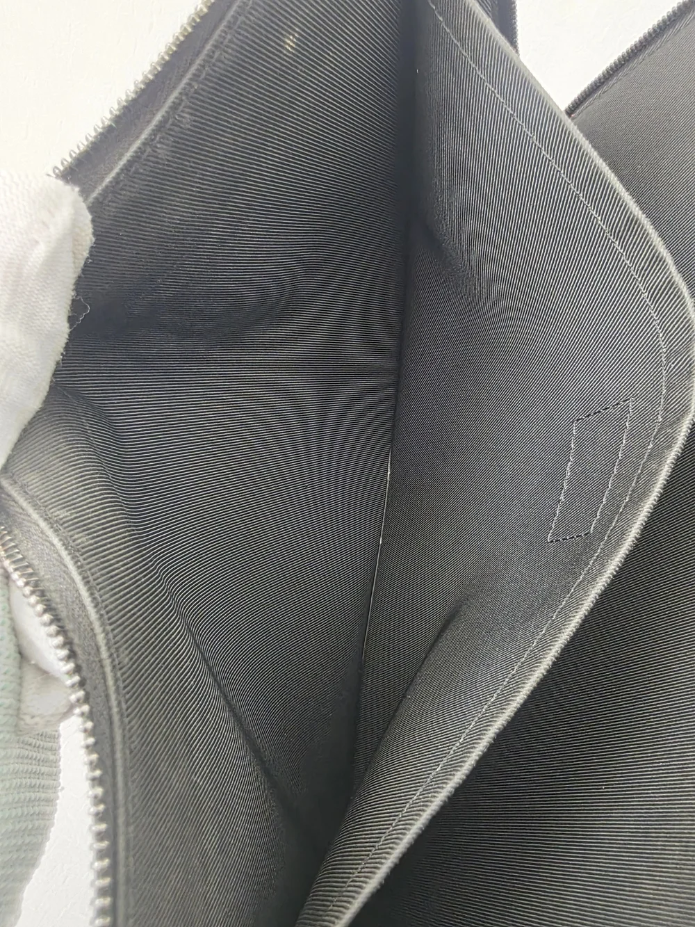 Louis Vuitton auth louis